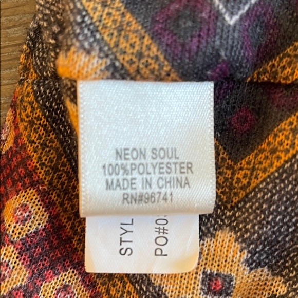 Geometric Patterned Infinity Scarf - Picture 4 of 4